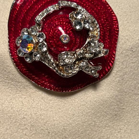 Vintage Red Hat Society Brooch Pin Crystal Hat Bow Accent Red Enamel 1.5" - Picture 2 of 5